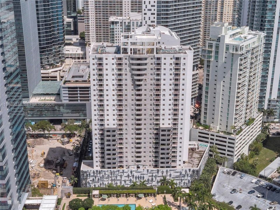For Sale: $350,000 (1 beds, 1 baths, 640 Square Feet)