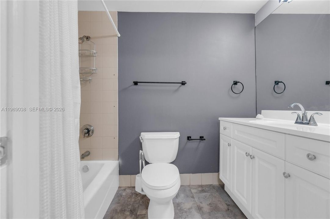 For Sale: $350,000 (1 beds, 1 baths, 640 Square Feet)
