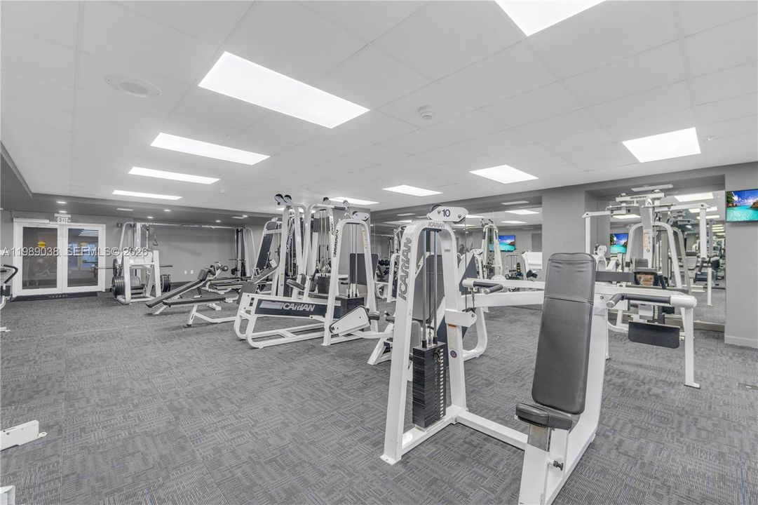 For Sale: $350,000 (1 beds, 1 baths, 640 Square Feet)