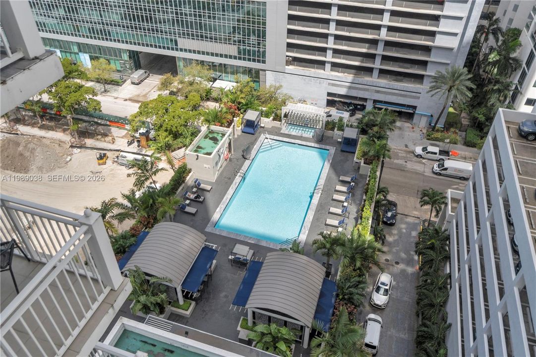 For Sale: $350,000 (1 beds, 1 baths, 640 Square Feet)