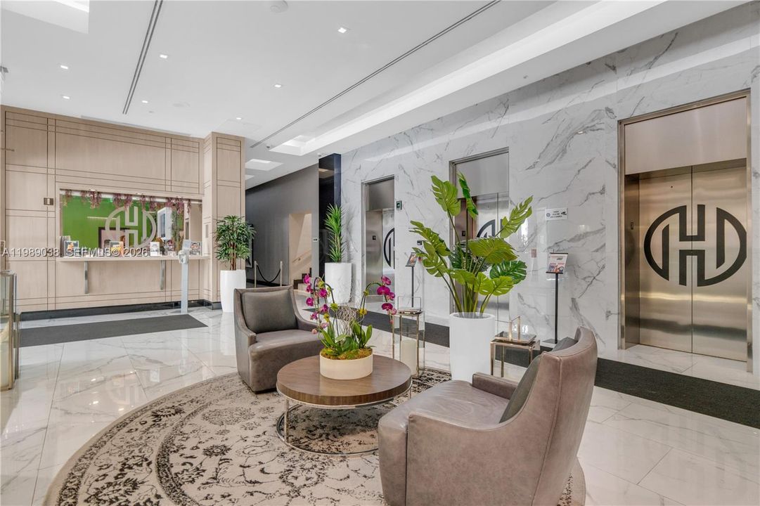 For Sale: $350,000 (1 beds, 1 baths, 640 Square Feet)