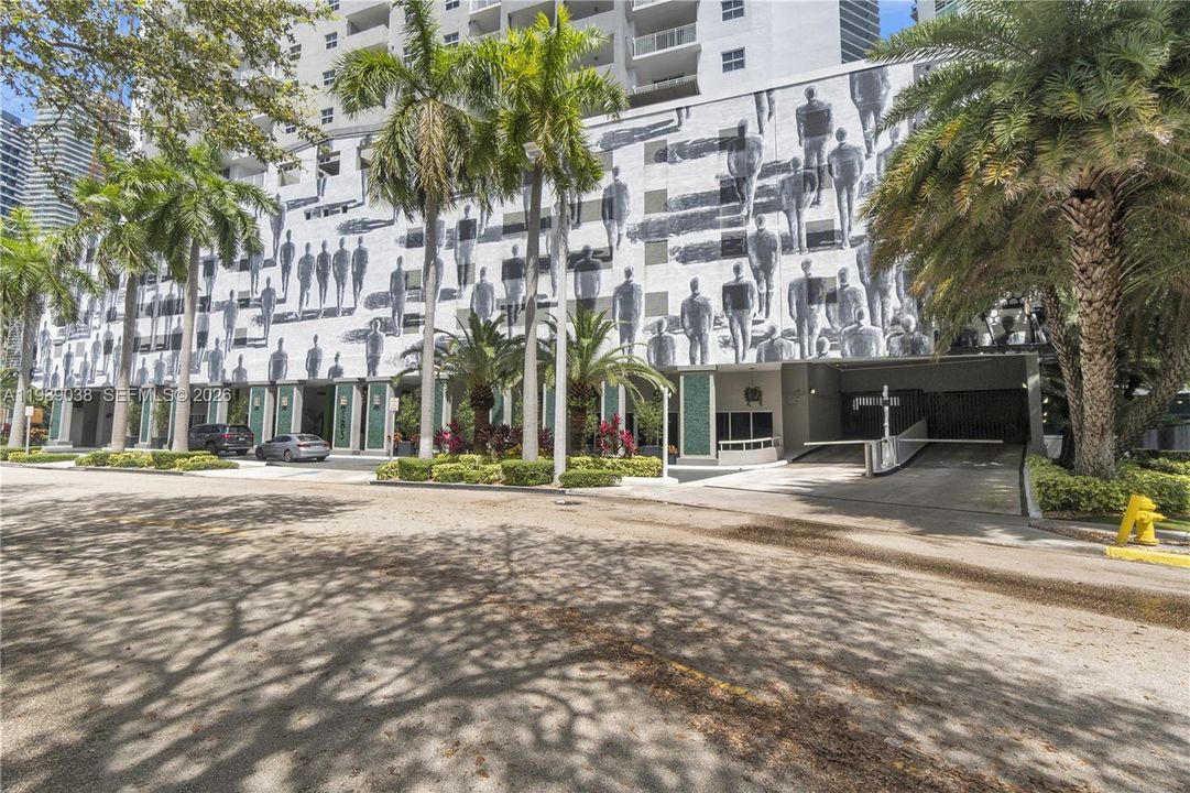 For Sale: $350,000 (1 beds, 1 baths, 640 Square Feet)