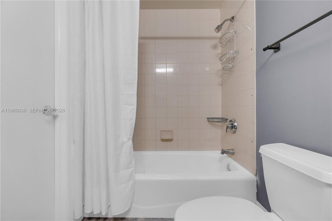 For Sale: $350,000 (1 beds, 1 baths, 640 Square Feet)