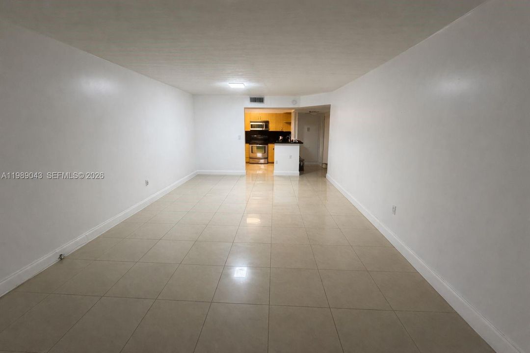 For Sale: $178,999 (1 beds, 1 baths, 766 Square Feet)