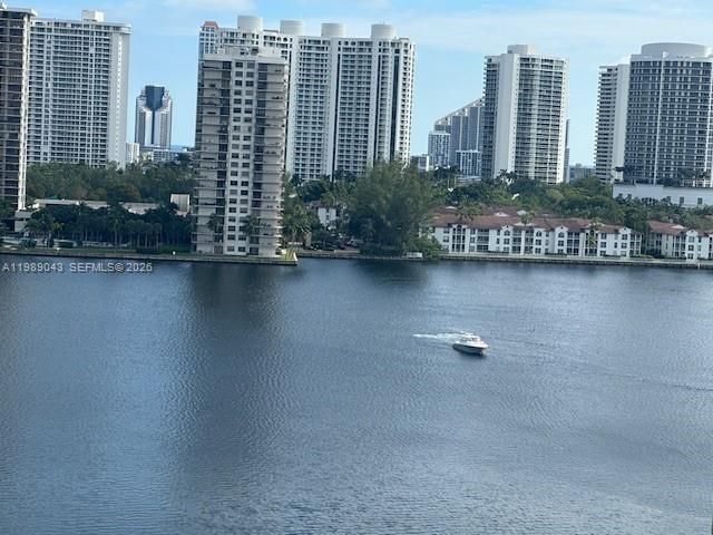 For Sale: $178,999 (1 beds, 1 baths, 766 Square Feet)