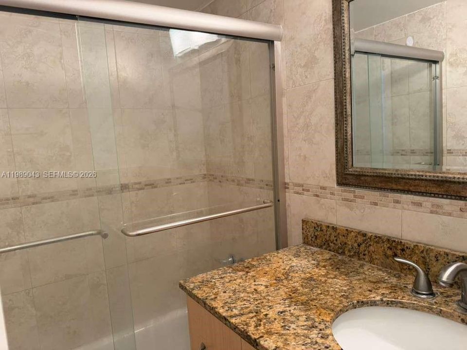 For Sale: $178,999 (1 beds, 1 baths, 766 Square Feet)