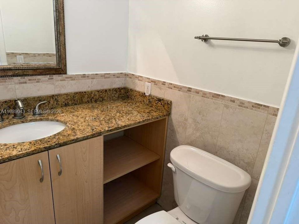 For Sale: $178,999 (1 beds, 1 baths, 766 Square Feet)