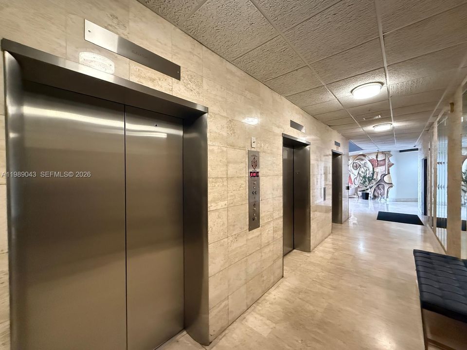 For Sale: $178,999 (1 beds, 1 baths, 766 Square Feet)