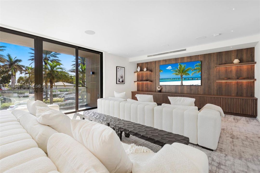 For Sale: $12,950,000 (6 beds, 7 baths, 7657 Square Feet)