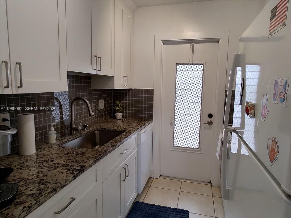 For Sale: $129,900 (2 beds, 2 baths, 850 Square Feet)