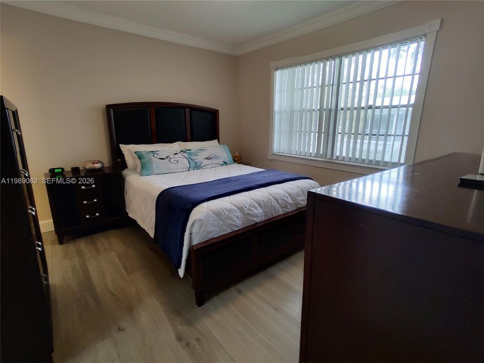 For Sale: $129,900 (2 beds, 2 baths, 850 Square Feet)