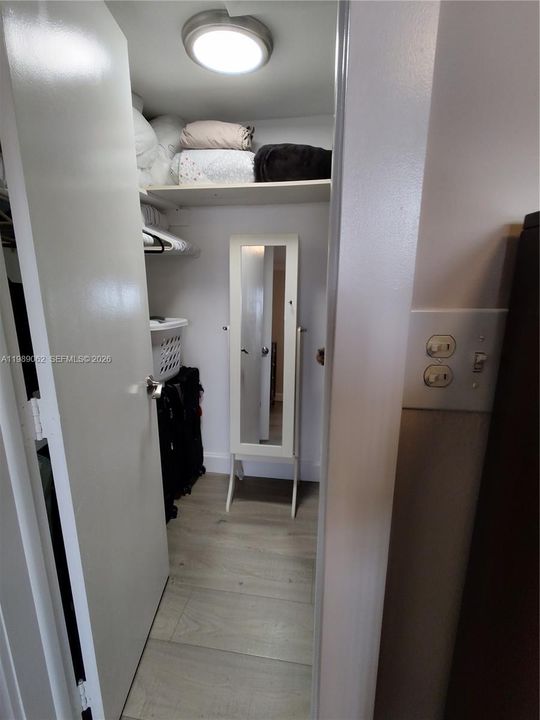 For Sale: $129,900 (2 beds, 2 baths, 850 Square Feet)