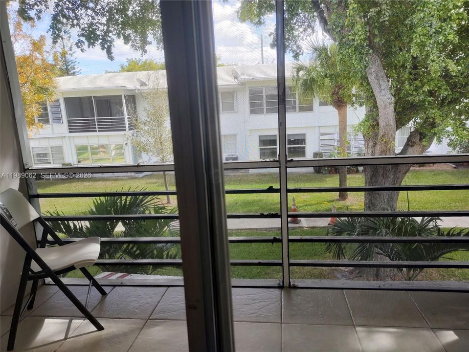 For Sale: $129,900 (2 beds, 2 baths, 850 Square Feet)