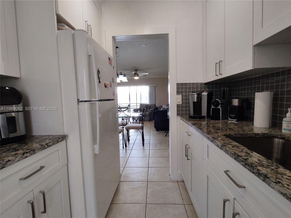For Sale: $129,900 (2 beds, 2 baths, 850 Square Feet)