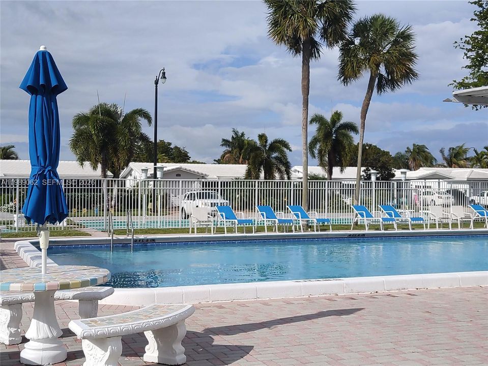 For Sale: $129,900 (2 beds, 2 baths, 850 Square Feet)