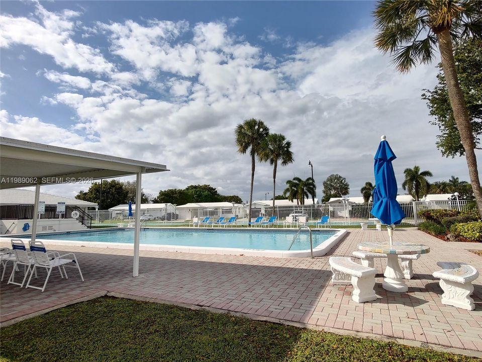 For Sale: $129,900 (2 beds, 2 baths, 850 Square Feet)