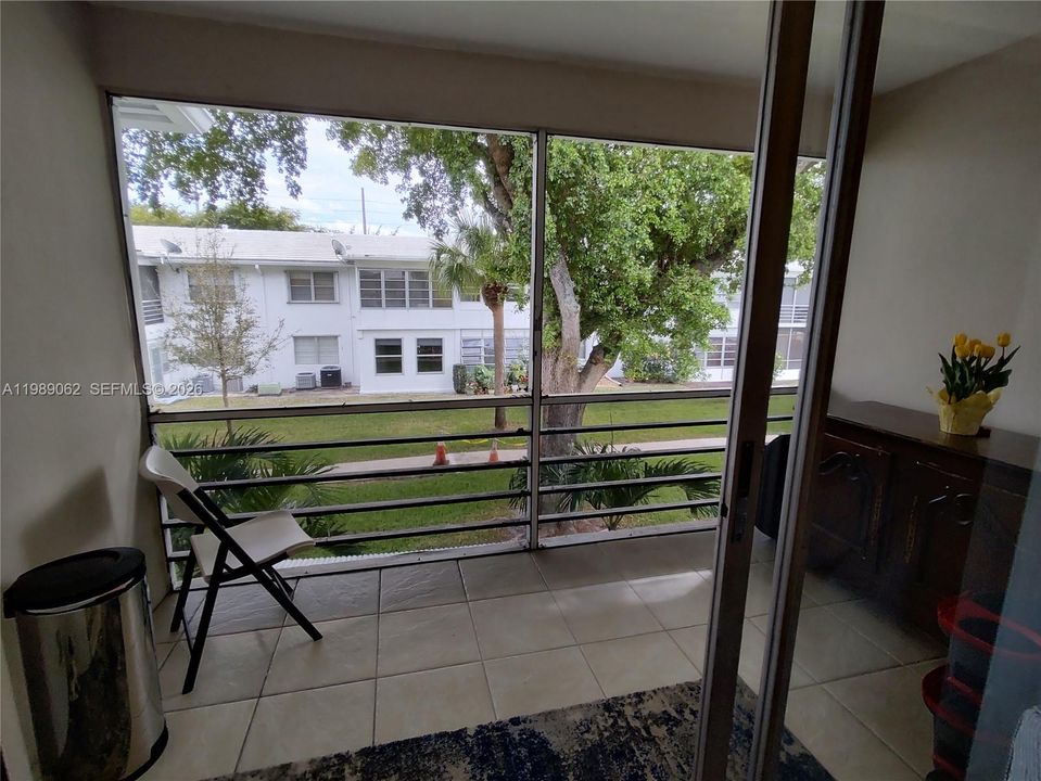 For Sale: $129,900 (2 beds, 2 baths, 850 Square Feet)