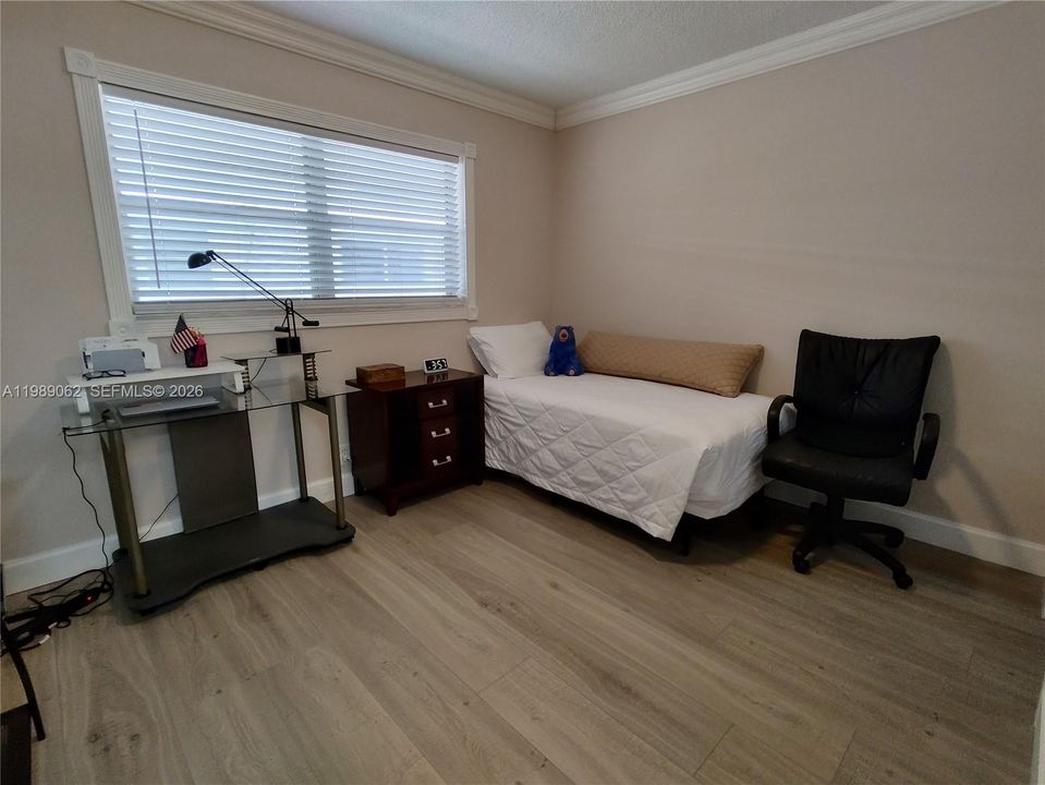 For Sale: $129,900 (2 beds, 2 baths, 850 Square Feet)