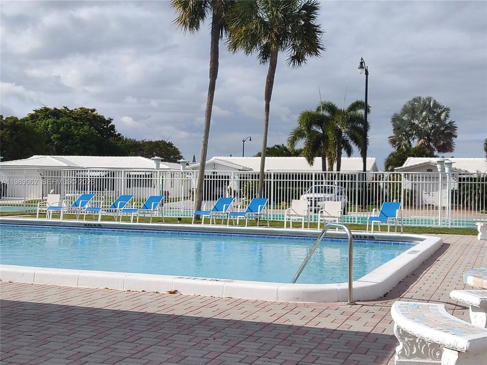 For Sale: $129,900 (2 beds, 2 baths, 850 Square Feet)