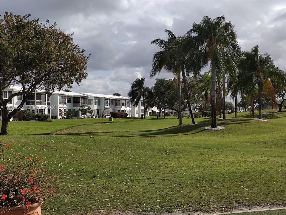 For Sale: $129,900 (2 beds, 2 baths, 850 Square Feet)