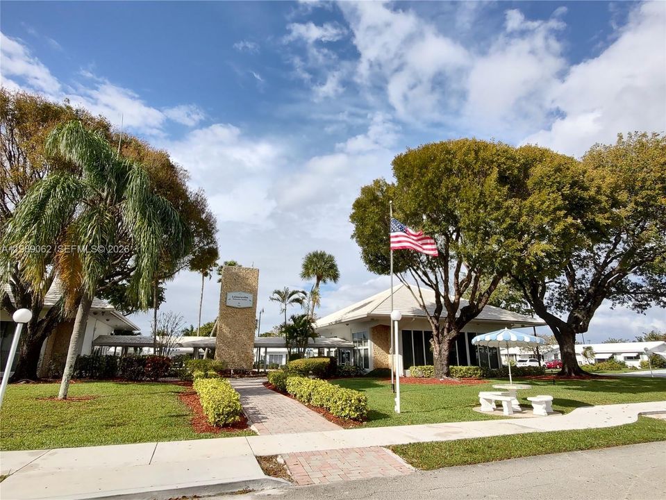 For Sale: $129,900 (2 beds, 2 baths, 850 Square Feet)