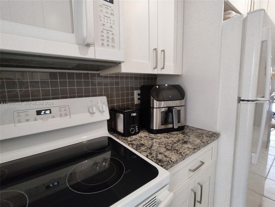 For Sale: $129,900 (2 beds, 2 baths, 850 Square Feet)