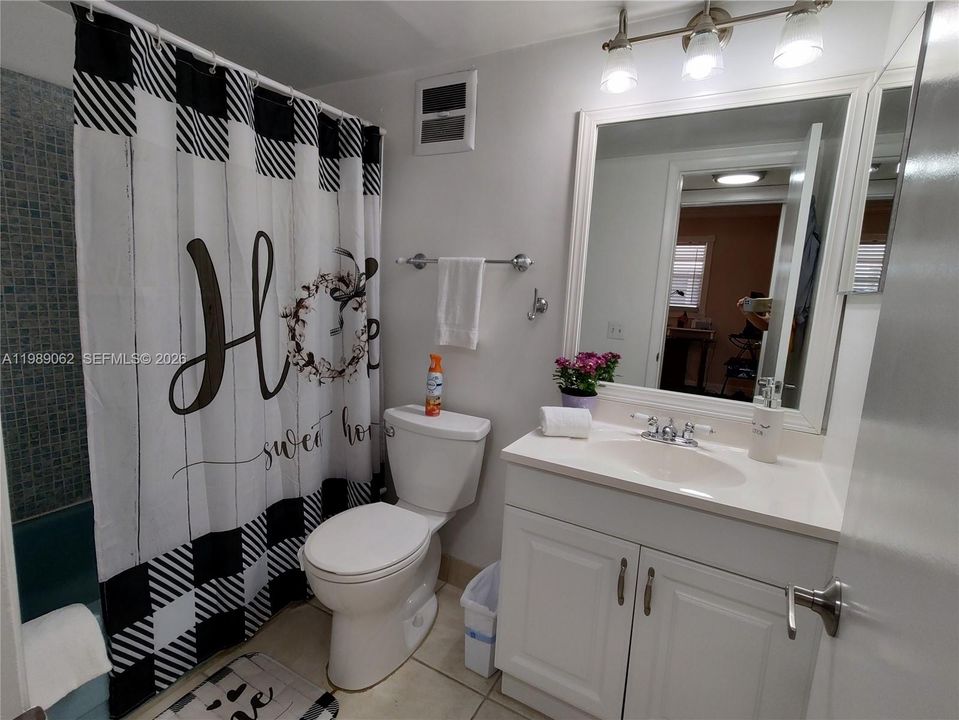 For Sale: $129,900 (2 beds, 2 baths, 850 Square Feet)