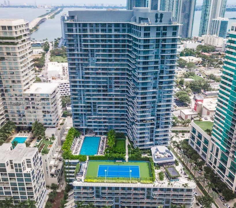 For Sale: $450,000 (1 beds, 1 baths, 621 Square Feet)