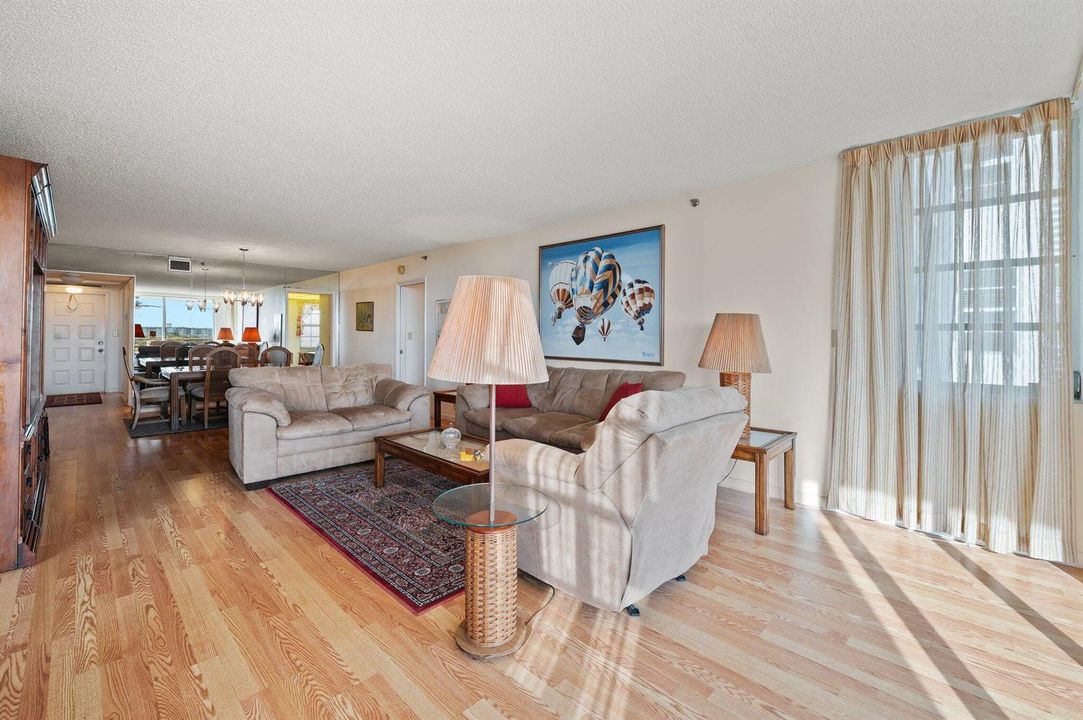 12-web-or-mls-3520-oaks-way-903