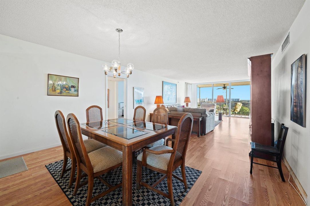 2-web-or-mls-3520-oaks-way-903