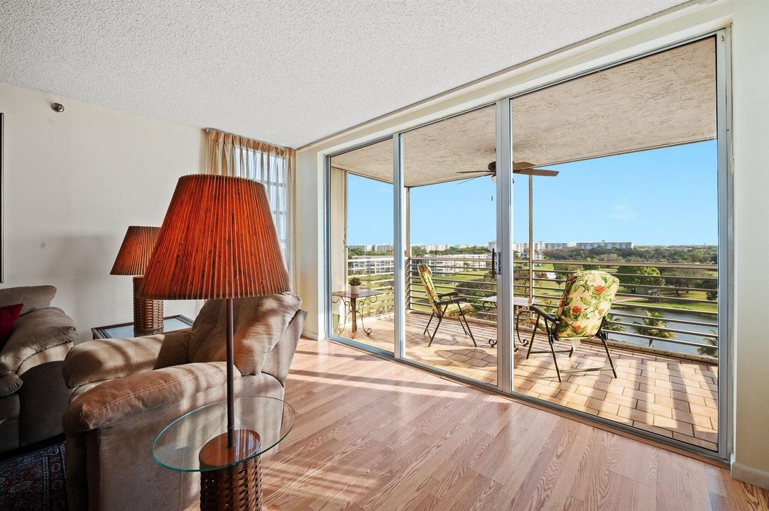 7-web-or-mls-3520-oaks-way-903