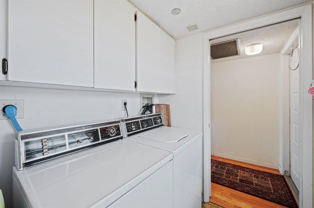 17-web-or-mls-3520-oaks-way-903