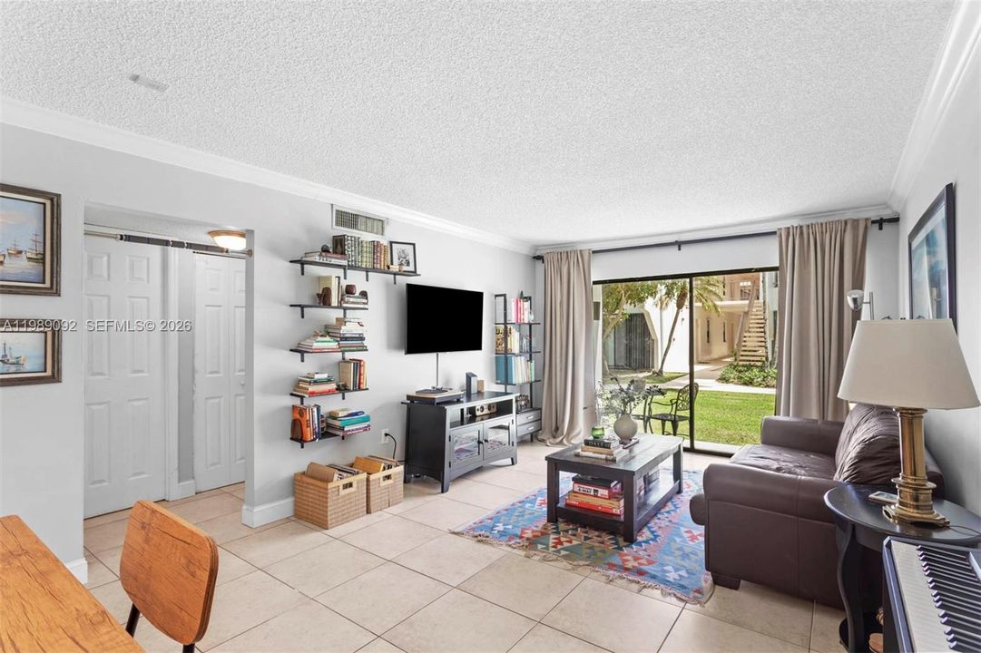 На продажу: $265,000 (1 спален, 1 ванн, 672 Квадратных фут)