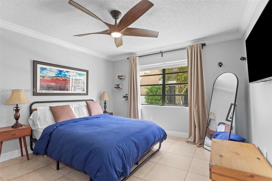 Spacious room with a walk-in closet