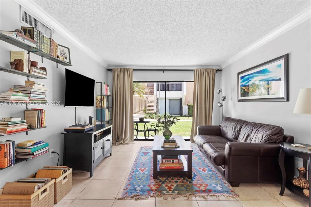 На продажу: $265,000 (1 спален, 1 ванн, 672 Квадратных фут)