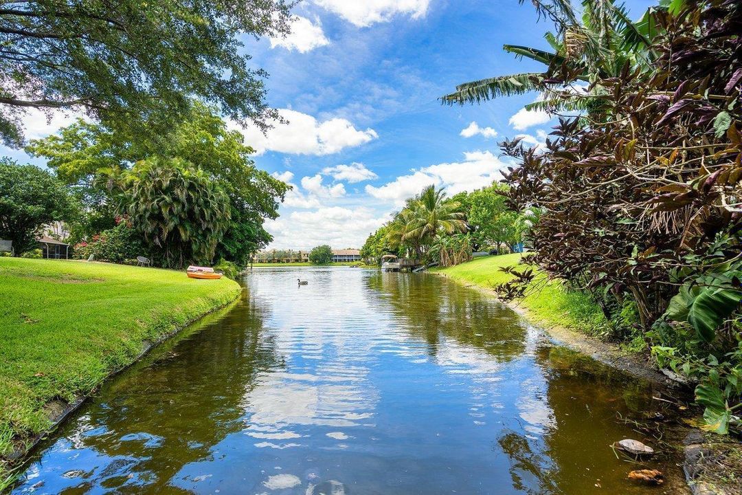 Canal Lake Wellington