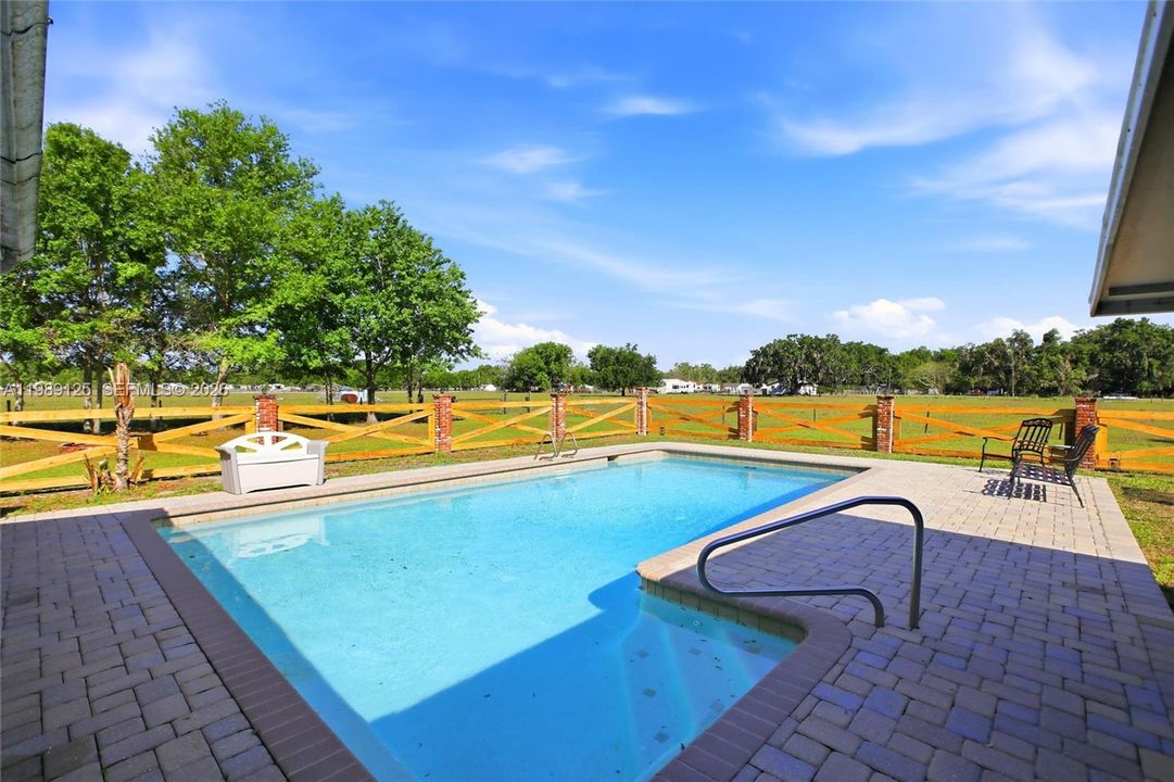 For Sale: $460,000 (3 beds, 2 baths, 3266 Square Feet)