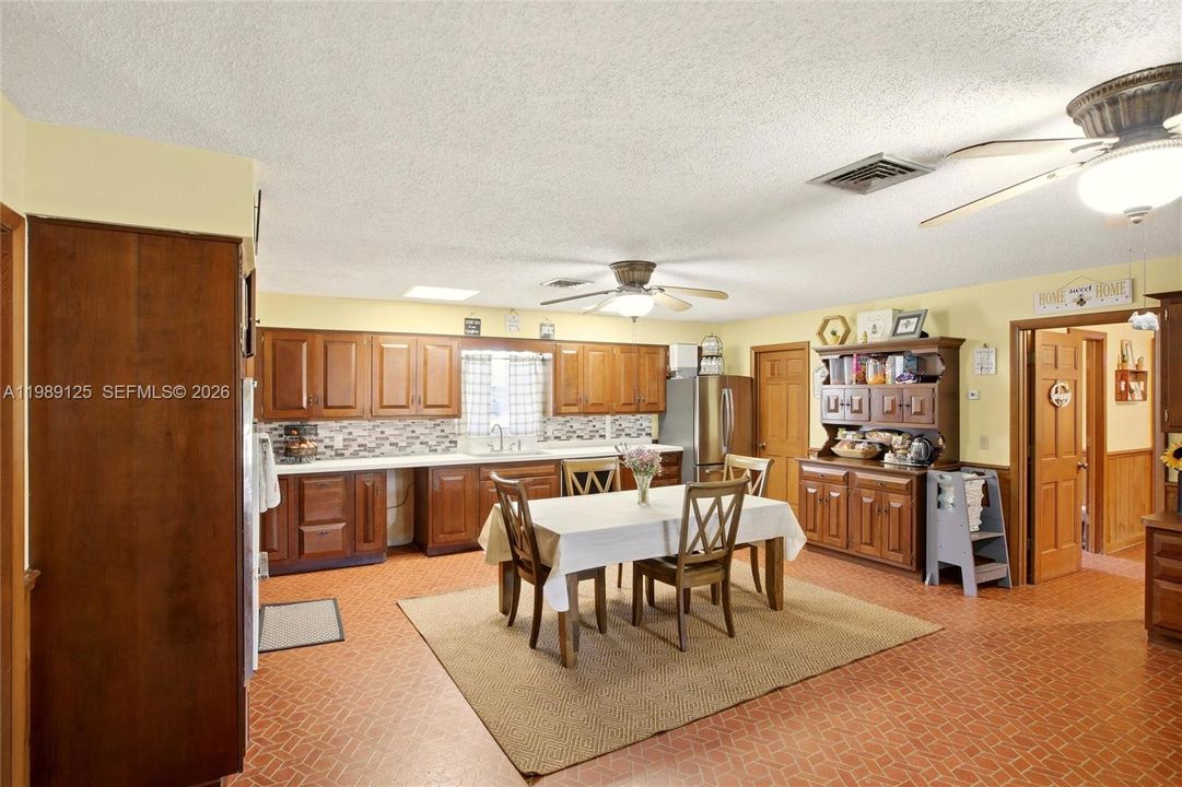 For Sale: $460,000 (3 beds, 2 baths, 3266 Square Feet)