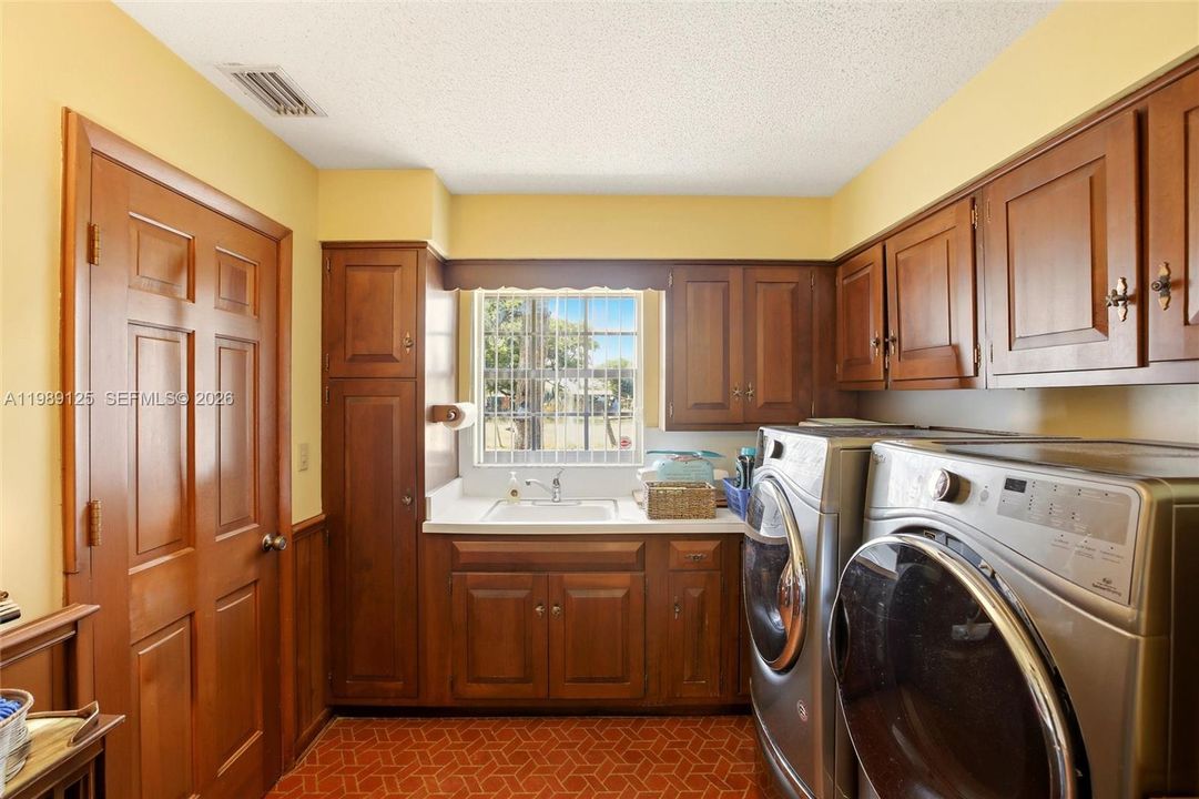 For Sale: $460,000 (3 beds, 2 baths, 3266 Square Feet)