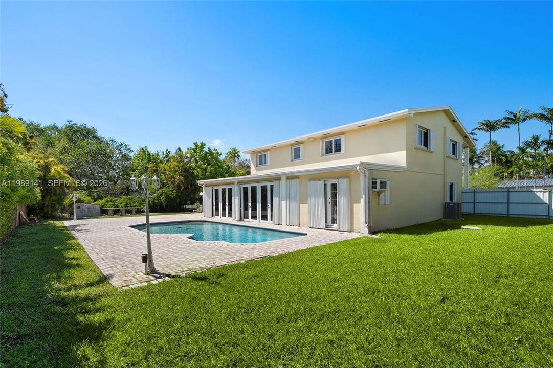 На продажу: $1,995,000 (5 спален, 3 ванн, 3827 Квадратных фут)