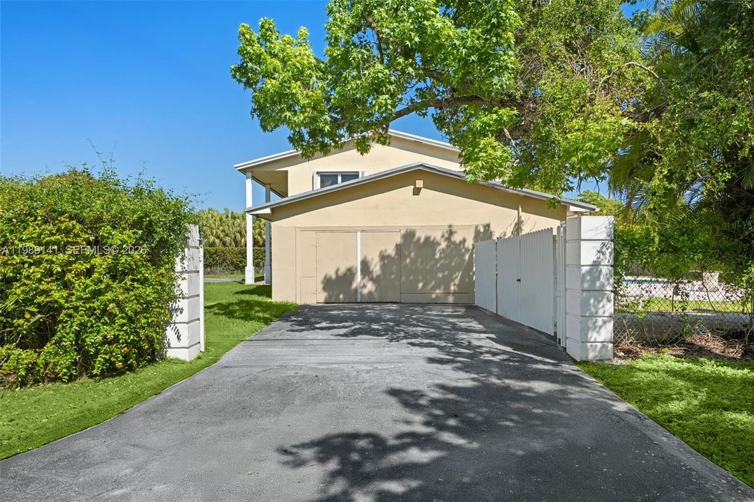На продажу: $1,995,000 (5 спален, 3 ванн, 3827 Квадратных фут)