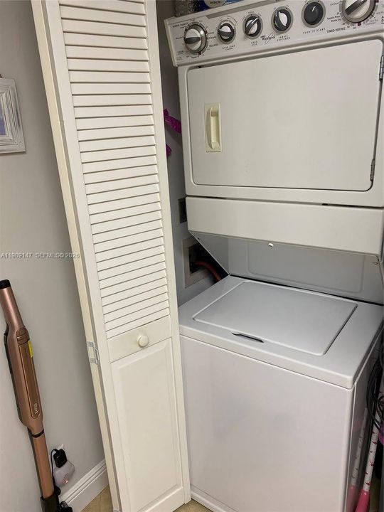 В аренду: $2,235 (2 спален, 2 ванн, 1102 Квадратных фут)