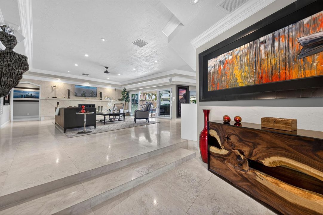 2460 Bayview Dr Fort-print-006-013-Entry