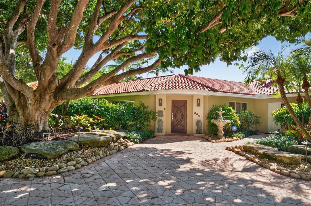 2460 Bayview Dr Fort-print-003-050-Front