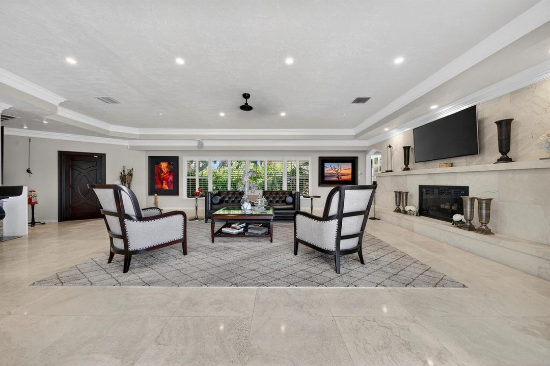 2460 Bayview Dr Fort-print-010-017-Livin