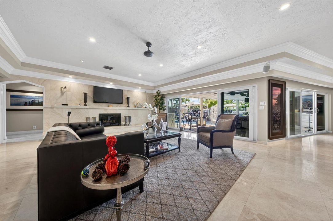 2460 Bayview Dr Fort-print-011-022-Livin