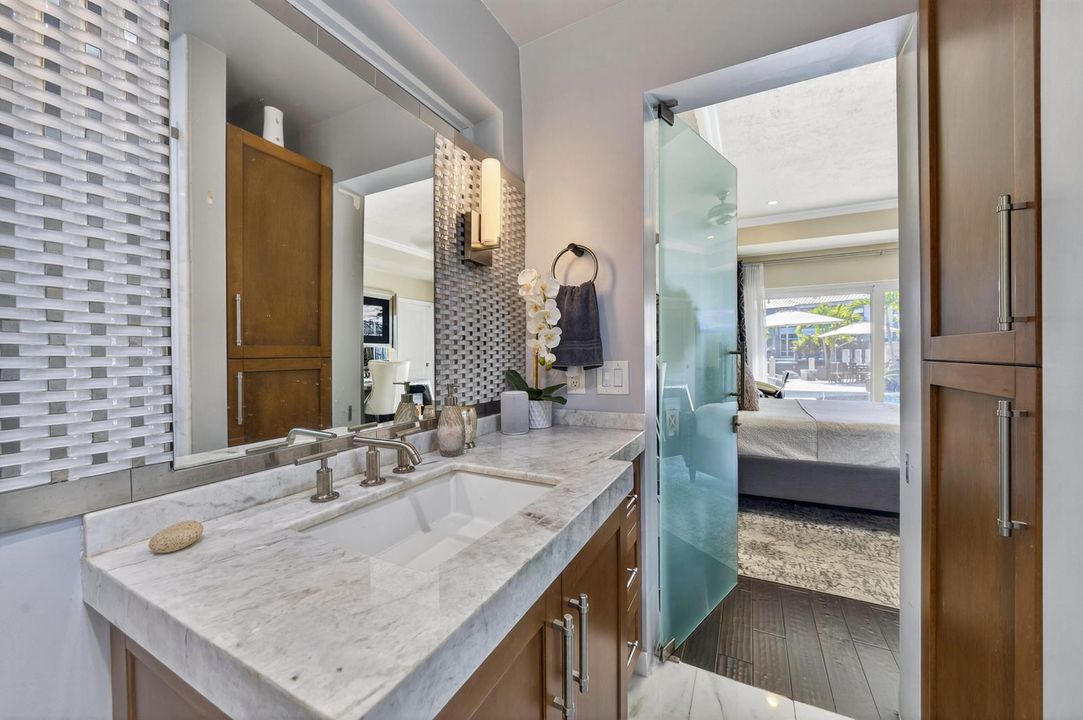 2460 Bayview Dr Fort-print-029-009-Bathr