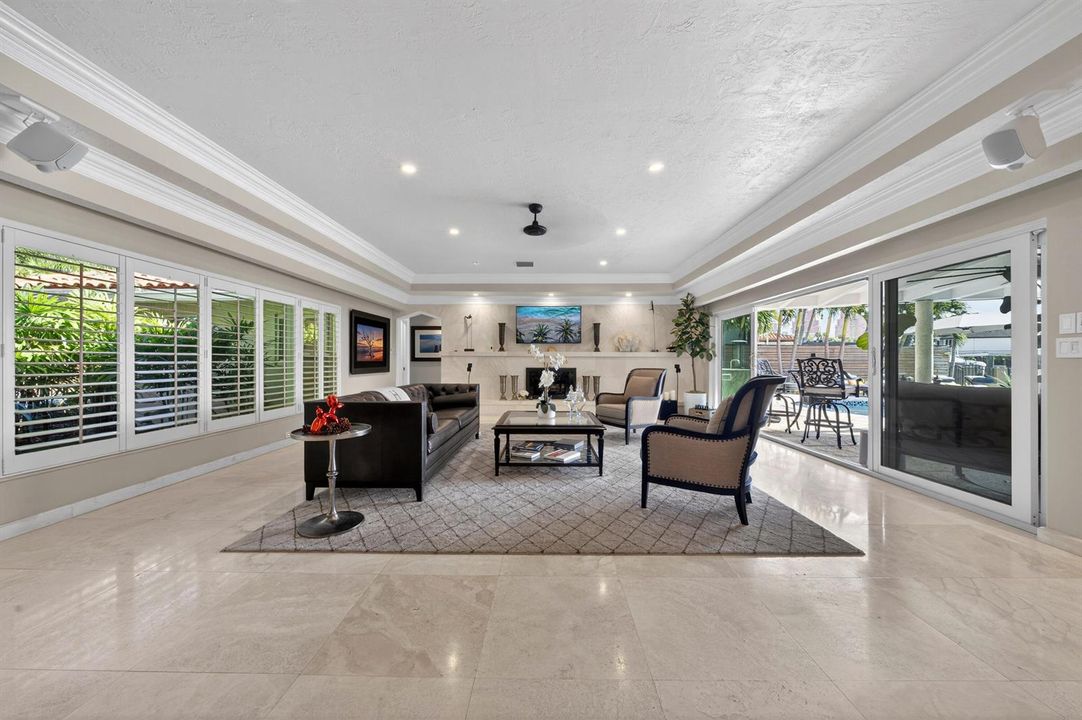 2460 Bayview Dr Fort-print-008-014-Livin