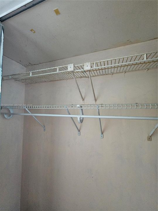 For Sale: $190,000 (2 beds, 2 baths, 994 Square Feet)