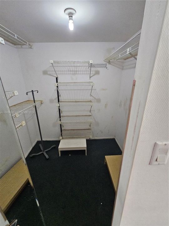 For Sale: $190,000 (2 beds, 2 baths, 994 Square Feet)